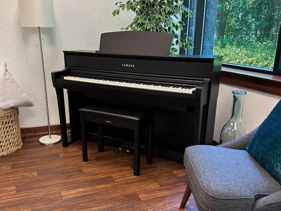 YAMAHA CLP-775 B - Ảnh thực tế 3